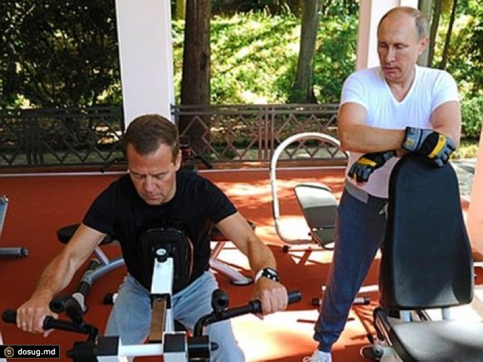 Журнал о бодибилдинге раскритиковал манеру Путина тренироваться, а Медведева - похвалил