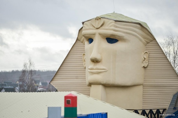Белорусский строитель возвел на даче копию египетского сфинкса