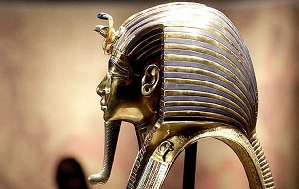 Маска Тутанхамона предназначалась Нефертити