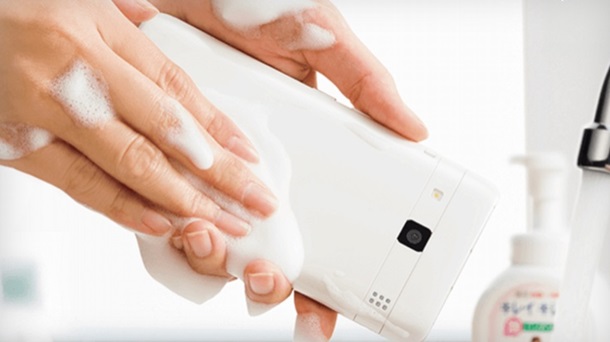Kyocera выпустила первый "моющийся" смартфон