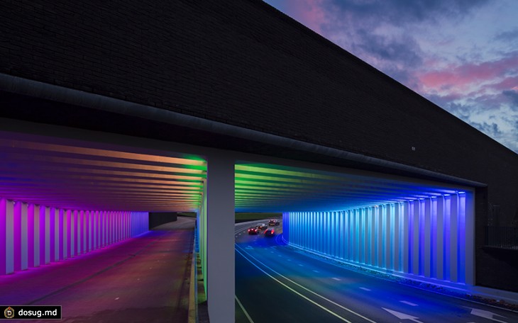 Тоннели с меняющейся цветной подсветкой в Голландии