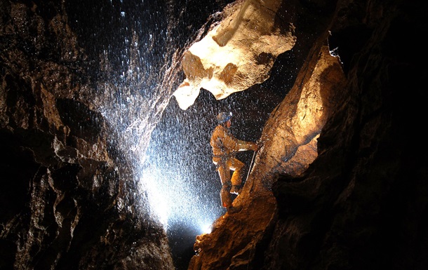 Исследователи обнаружили самую глубокую в мире пещеру