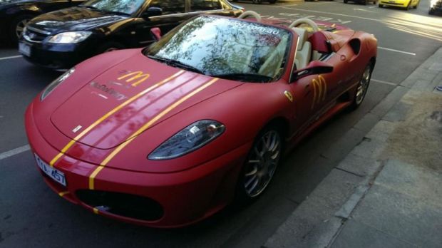 McDonald’s доставляет еду на Ferrari и Lamborghini