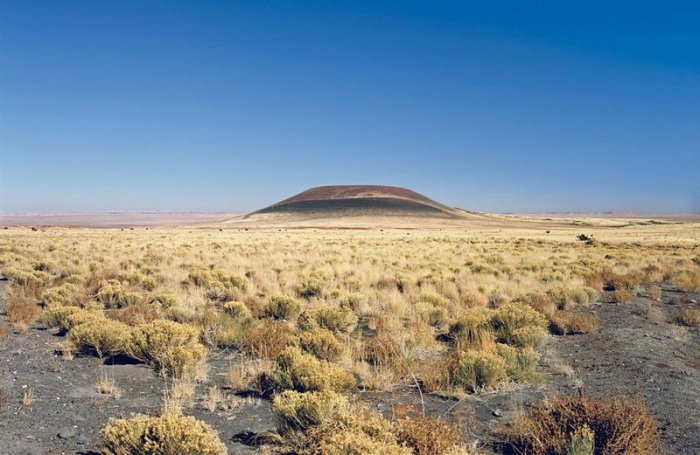 Дом внутри кратера Джеймса Таррелла (James Turrell)