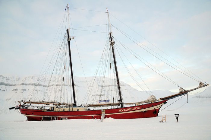 Ноордерлихт (Noorderlicht) – корабль-отель, скованный льдом