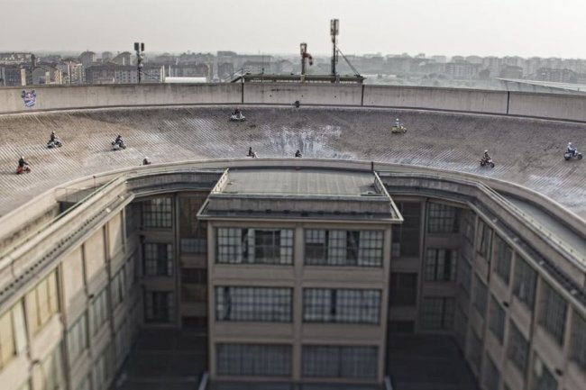 Тестовый трек на крыше завода FIAT