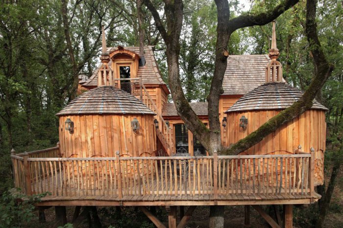 Шато «Hautefort Treehouse»