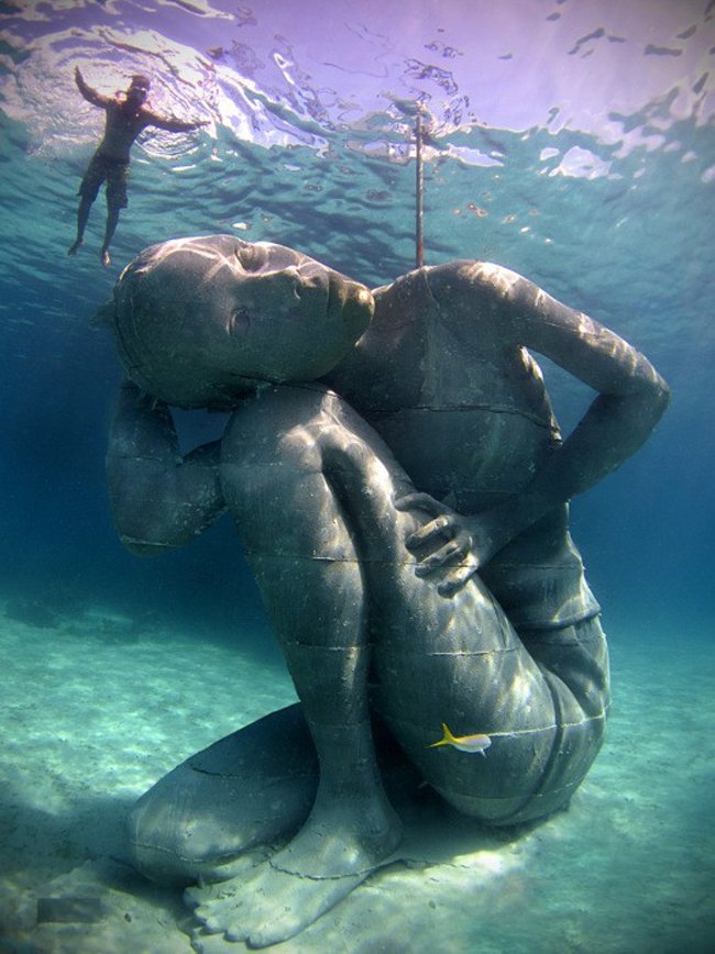 Подводный Атлант установлен на Багамах