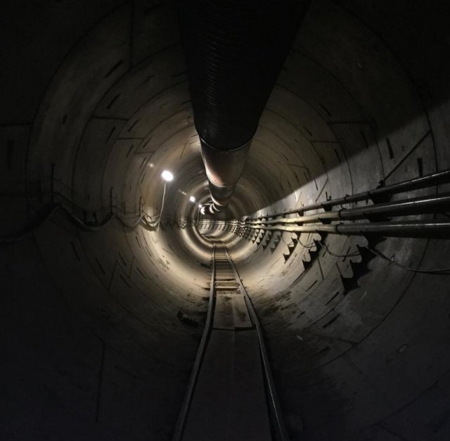 Первые изображения туннеля буровой машины Илона Маска