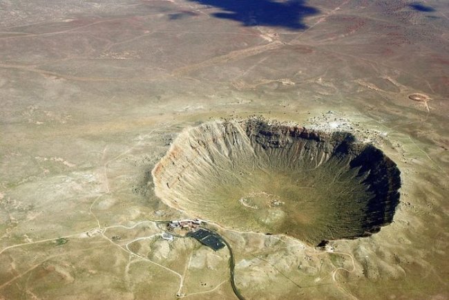 Аризонский метеоритный кратер – крупнейший из сохранившихся на планете