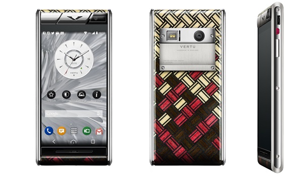 Vertu выпустила в России "деревянный" смартфон