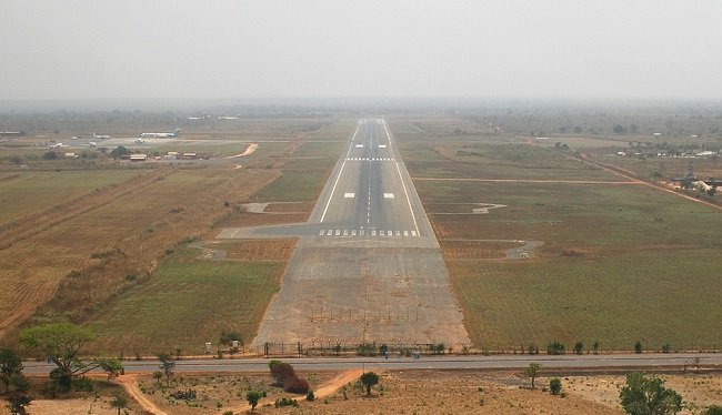 Необычный аэропорт в Гамбии