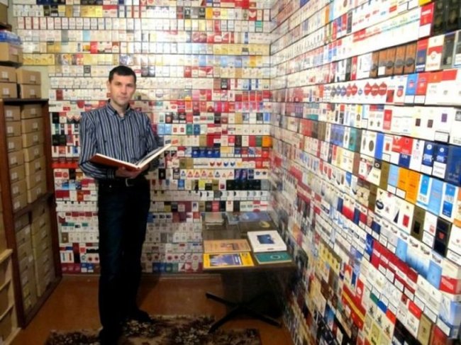 Коллекционер пачек от сигарет из Украины
