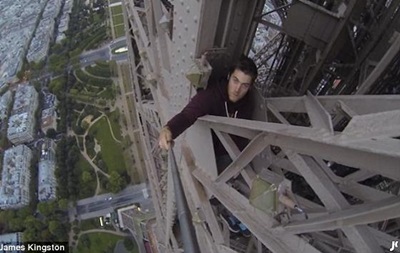 Экстремал снял на GoPro подъем на Эйфелеву башню