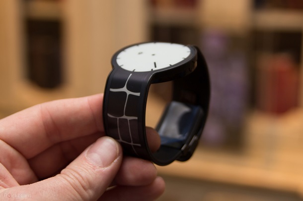 Sony выпустила первые смарт-часы на электронной бумаге