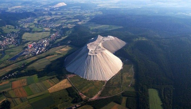 Самая огромная гора соли в мире