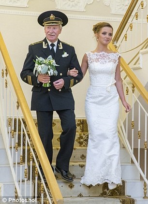 84-летний актер Иван Краско женился на 24-летней студентке