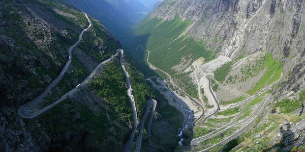 Красивая и непредсказуемая дорога в Норвегии