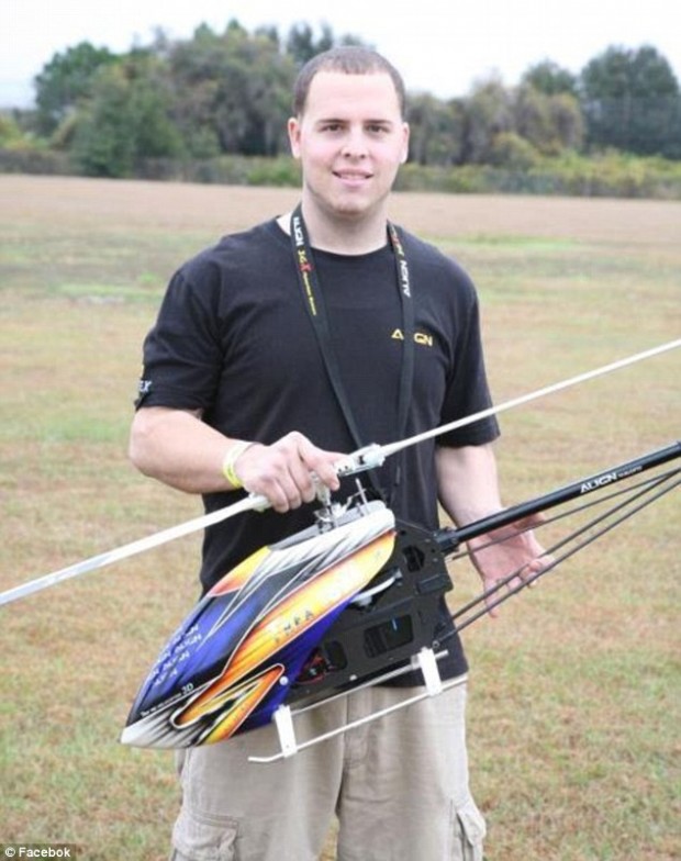 19-летний парень обезглавил себя своим собственным радиоуправляемым вертолетом