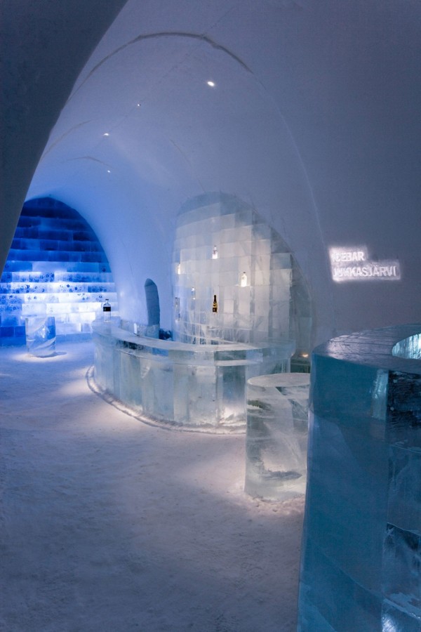 Шедевр архитектуры изо льда и снега – «ICEHOTEL» в Швеции