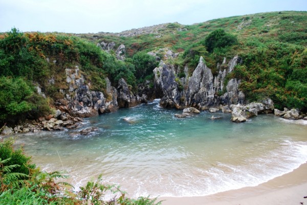 Плайя-де-Гульпиюри (Playa de Gulpiyuri) – морской пляж без моря