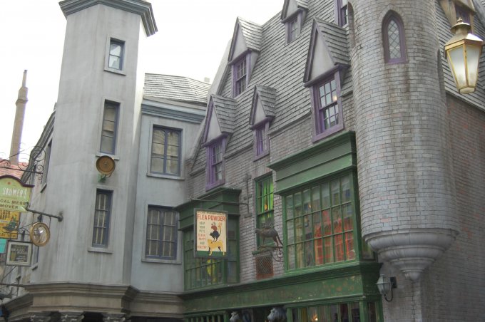 Косой Переулок (Diagon Alley) в парке Universal из вселенной Гарри Поттера