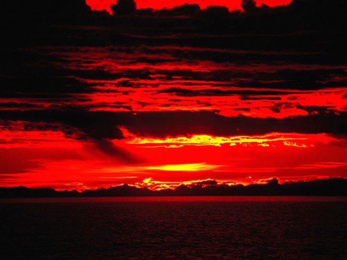 Почему закат Солнца красный?