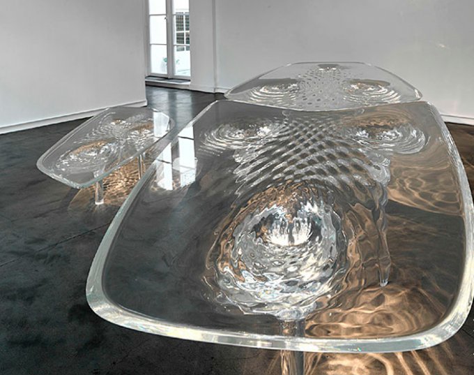 Zaha Hadid показала удивительные свойства акрила в коллекции «Liquid Glacial Table»