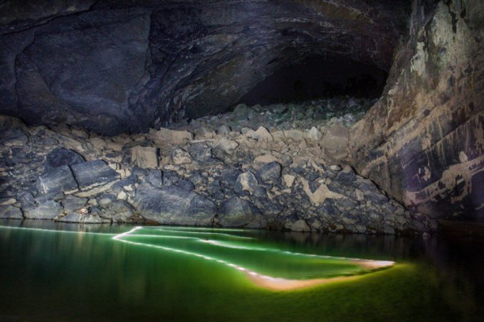 Самая большая в мире пещера Шондонг (Son Doong Cave) глазами дрона