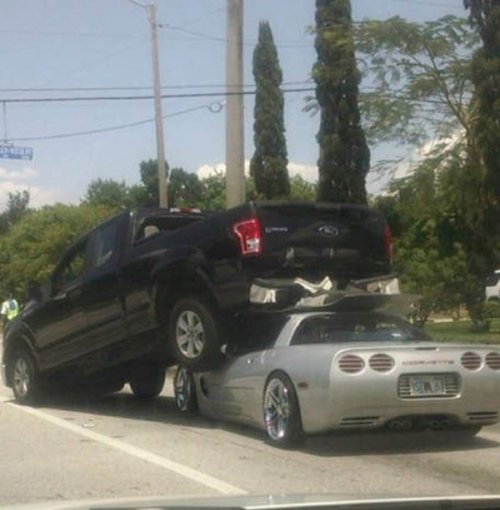 Необычные аварии и впечатляющие ДТП