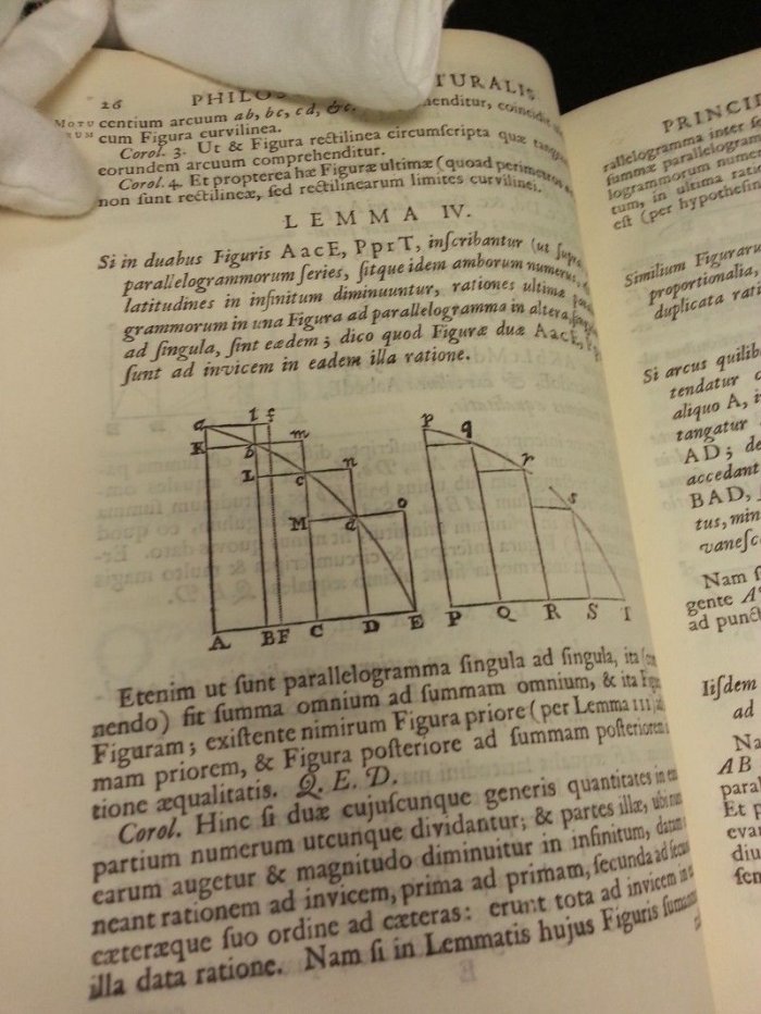$3,7 миллиона за книгу Ньютона по математике - Principia Mathematica