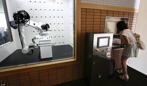 Японский отель вместо людей принимает на работу роботов
