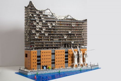 Гамбургская Эльбская филармония, воссозданная из 20.000 кирпичиков LEGO