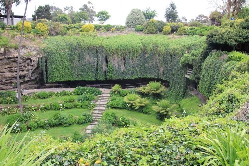 В Австралии в огромной карстовой воронке появился целый сад