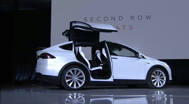 Tesla презентовала свой первый кроссовер Model X