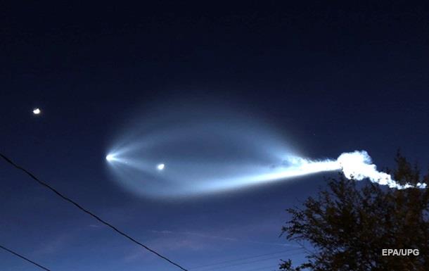 SpaceX запустила ракету-носитель Falcon 9 со спутниками