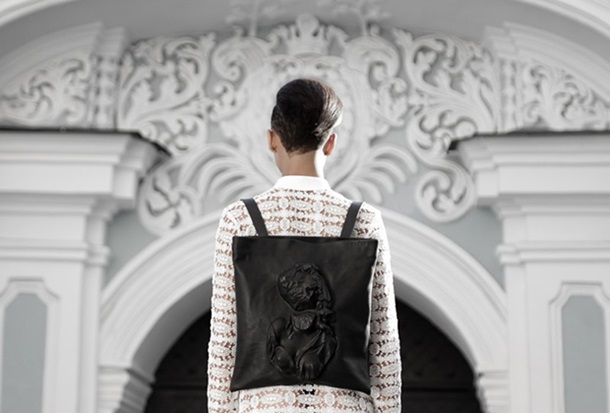 Украинский дизайнер сделал рюкзаки из кусочков барочных домов