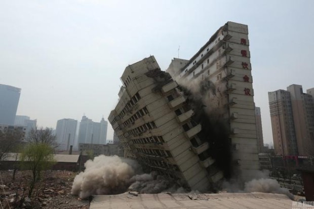 В Китае умеют не только красиво строить, но также и ломать