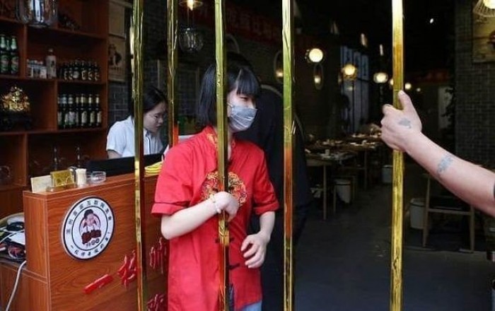 Китайский ресторан обещает бесплатно накормить худых клиентов