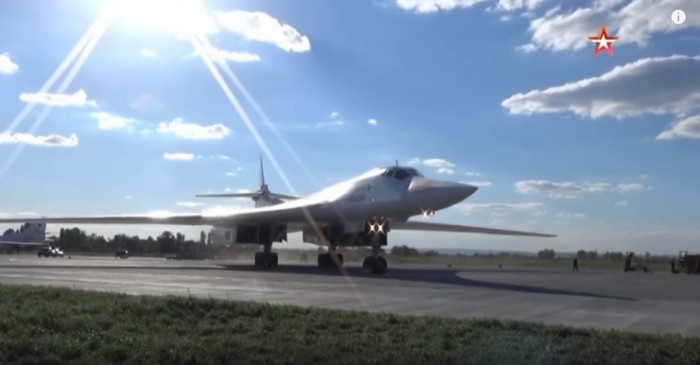 Первая в истории взлет и посадка ядерного «стратега» Ту-160