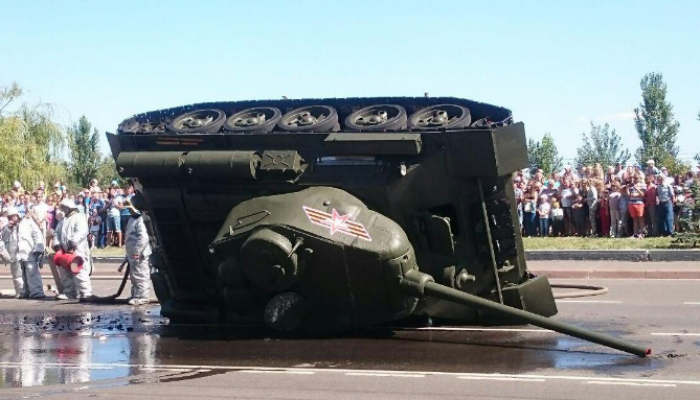 В Курске во время парада перевернулся танк