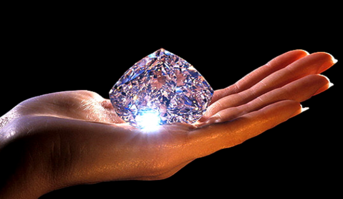 Дизайнер Apple придумал кольцо, целиком вырезанное из алмаза