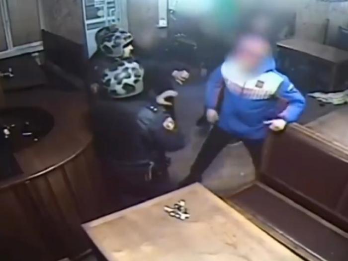 Нападение пьяных подростков на росгвардейцев в Ленинск-Кузнецке