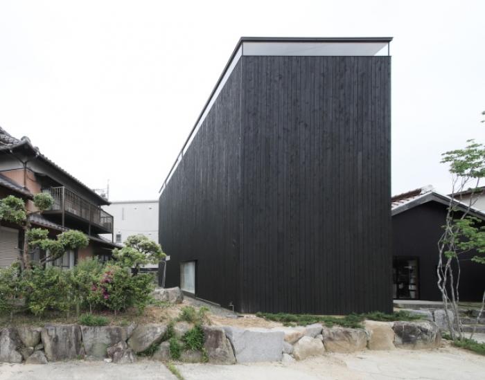 Необычное строение без окон в японском городе Тойота