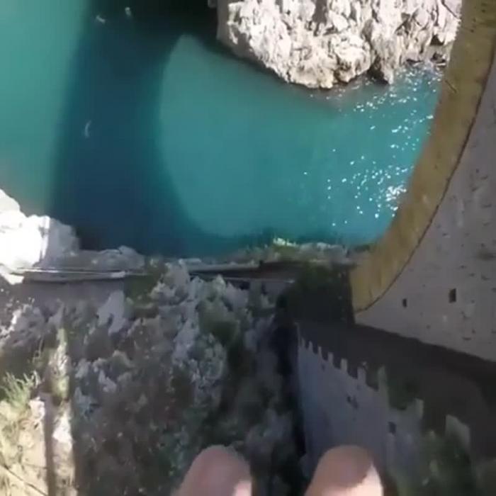 Не смотрите этот прыжок, если вы боитесь высоты