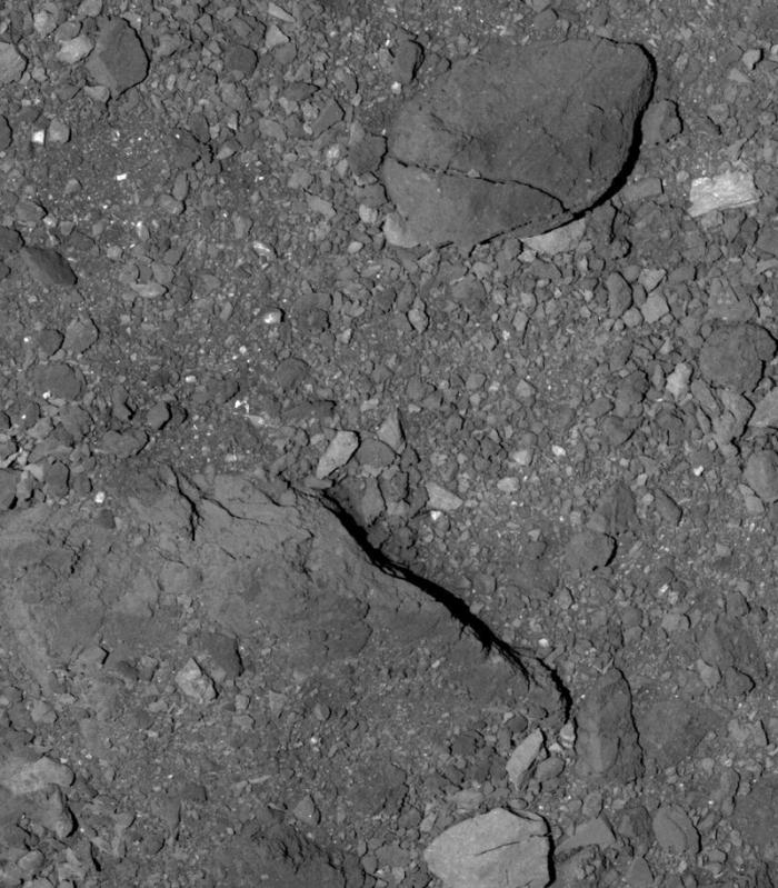 Новости Астрономии: OSIRIS-REx показал груды валунов на поверхности Бенну (2 фото)