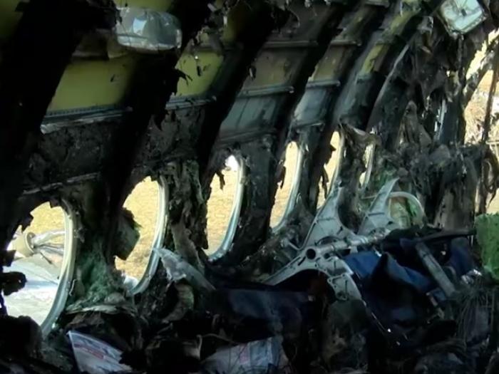Последствия пожара на борту самолета Superjet 100 в Шереметьево