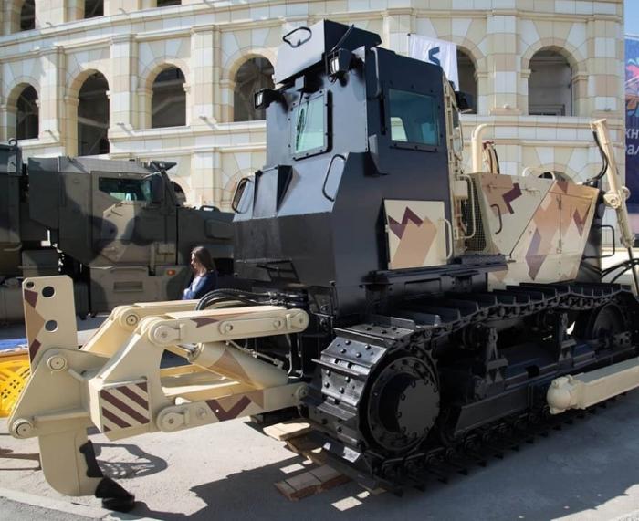 В Челябинске разработали первый в России боевой трактор