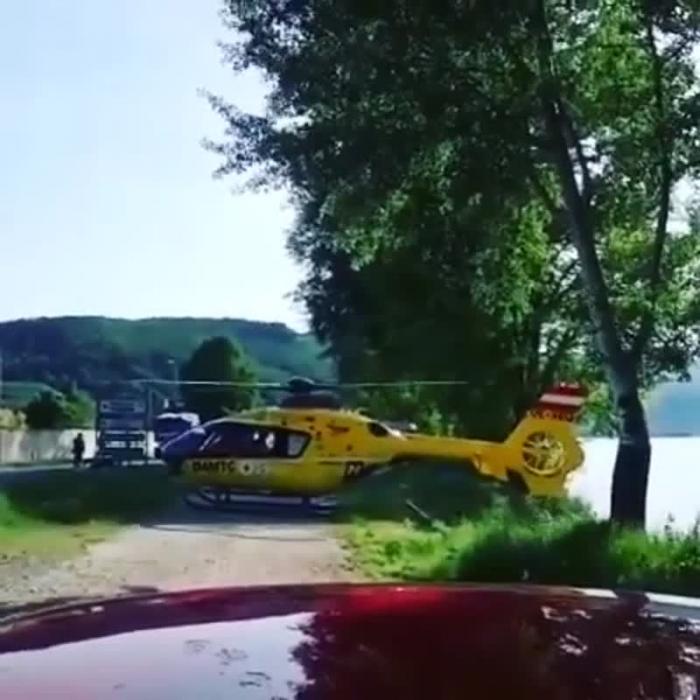 Этот пилот вертолета чертовски хорош!