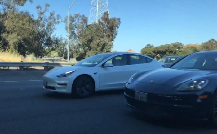 Почему владельцы автомобилей Tesla всегда такие довольные?